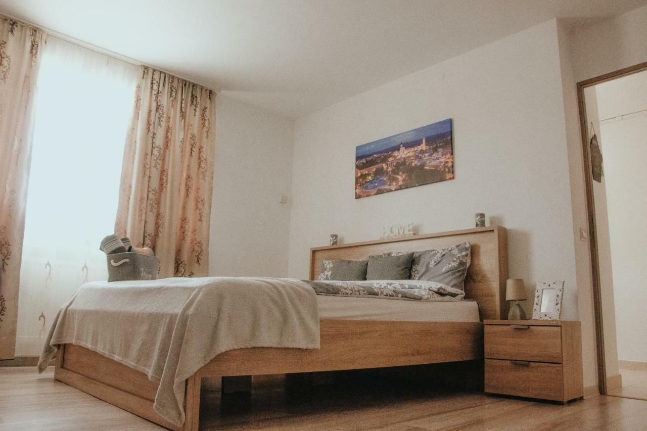 Apartament 1 Decembrie Lejlighed Alba Iulia Eksteriør billede